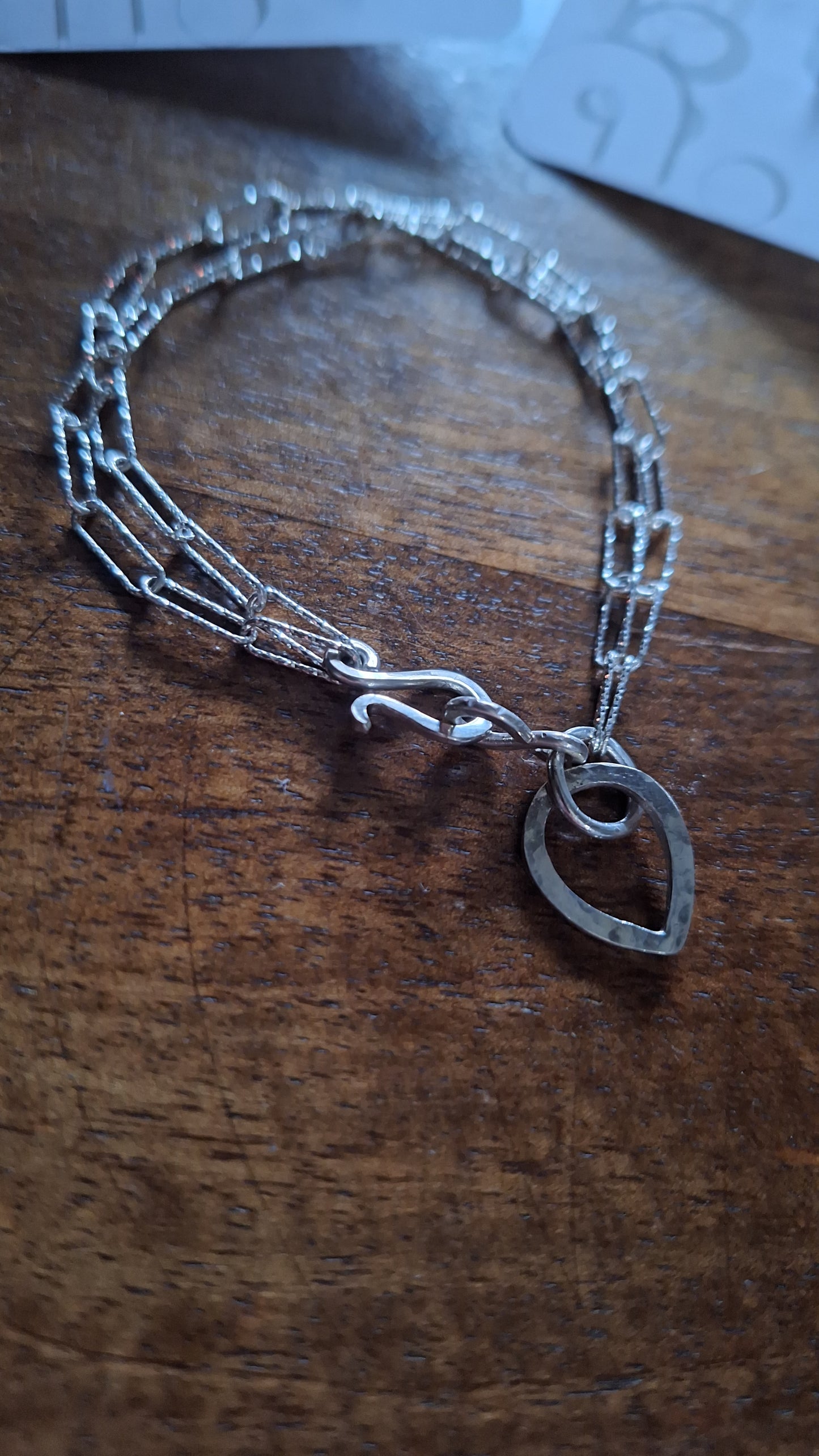 Hammered Teardrop Paperclip chain bracelet